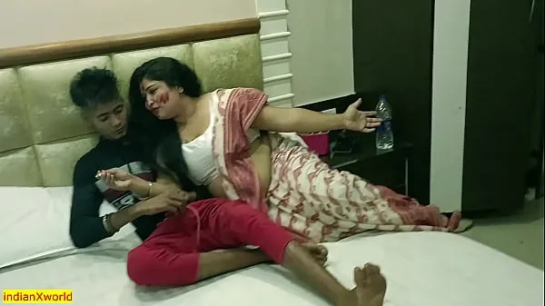 Oglejte si Indian Bengali Stepmom First Sex with 18yrs Young Stepson! With Clear Audio skupaj videoposnetkov