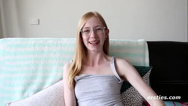 Ersties: Cute Blonde Girl Fingers Her Wet Pussy कुल वीडियो देखें