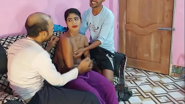 ชมวิดีโอทั้งหมด Amateur threesome Beautiful horny babe with two hot gets fucked by two men in a room bengali sex ,,,, Hanif and Mst sumona and Manik Mia รายการ