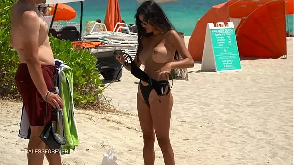 Tonton Huge boob hotwife at the beach jumlah Video