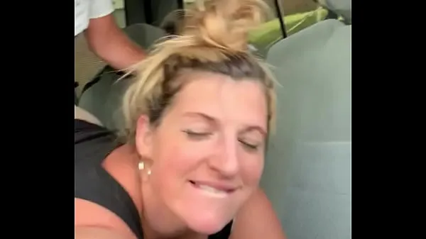 Bekijk in totaal Amateur milf pawg fucks stranger in walmart parking lot in public with big ass and tan lines homemade couple video's
