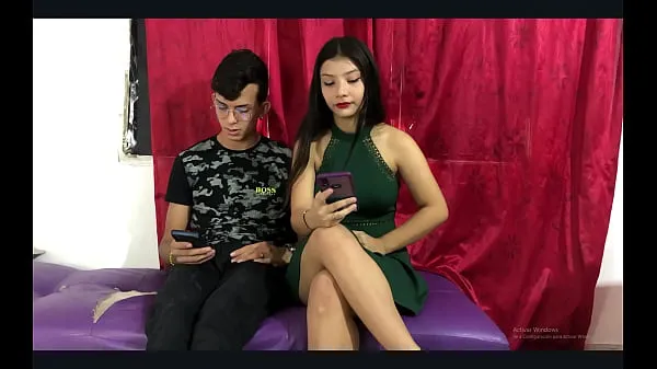 Xem tổng cộng THE STEP BROTHERS WERE SITTING DOWN AND SHE MADE AN INDECENT PROPOSAL TO HER OLDER STEP BROTHER SHE WANTS HIM TO PUT HER DICK LIKE HE HAS ALWAYS WANTED- PORN IN SPANISH Video