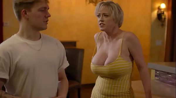 Regardez Mature Step Mom with HUGE Tits Desesperately Try seduces her stepson vidéos au total