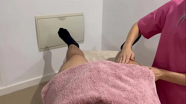 Watch The masseuse who is a friend of my girlfriend gets horny and gives me a handjob and a blowjob until I finish cumming total Videos