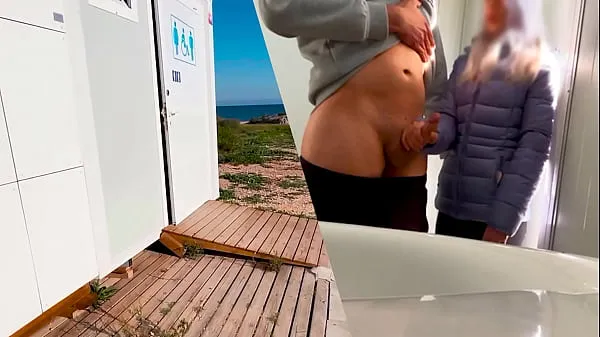 Se totalt I surprise a girl who catches me jerking off in a public bathroom on the beach and helps me finish cumming videoer