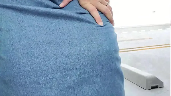 Παρακολουθήστε A married woman gets excited with her breasts exposed during outdoor masturbation：The full video συνολικά βίντεο