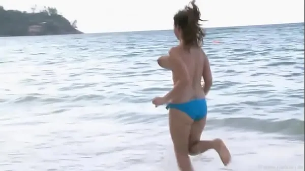 Titta på totalt bouncing beach boobs videor