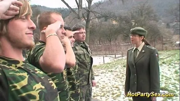 Military Chick gets soldiers cum कुल वीडियो देखें